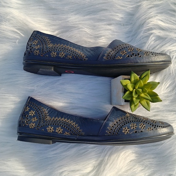 Spring Step Shoes - Spring Step🌺NWOT leather blue cut-out flats